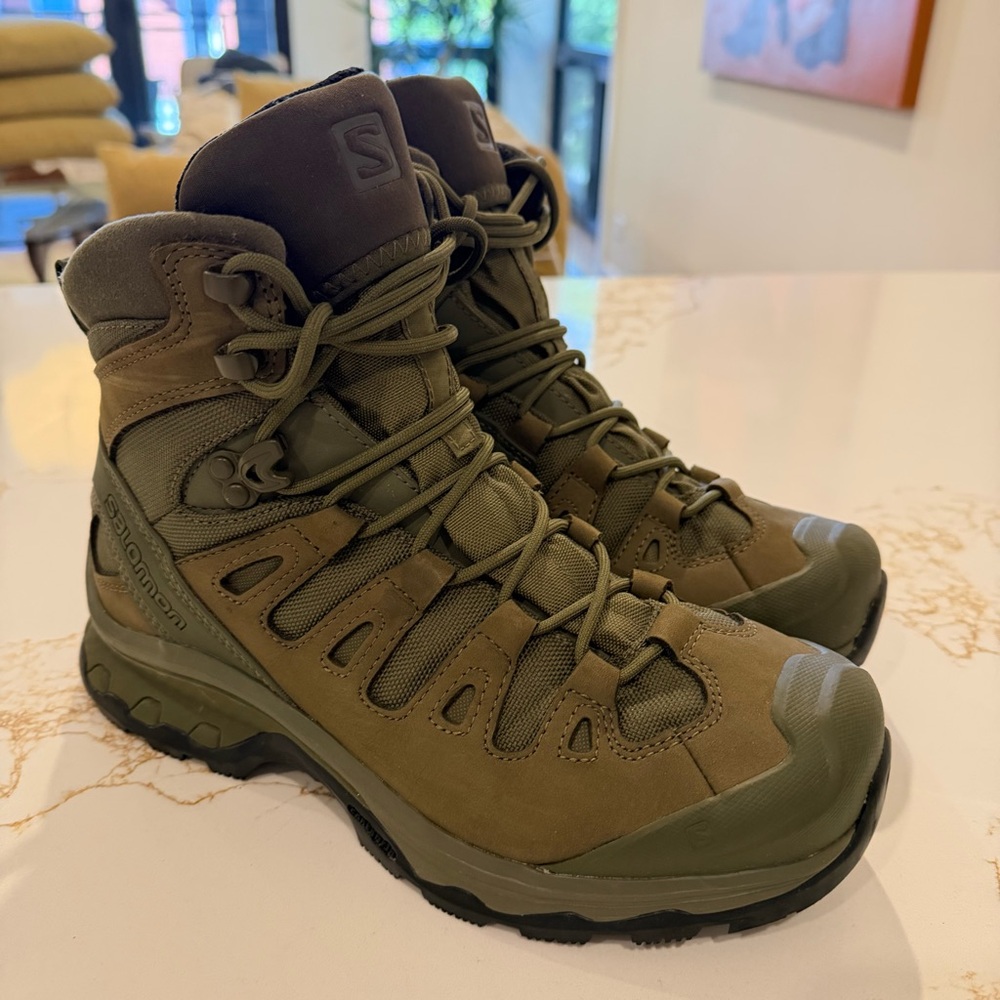 Salomon Quest 4D Goretex GTX Hiking Boots - 8 men’s / women’s 7